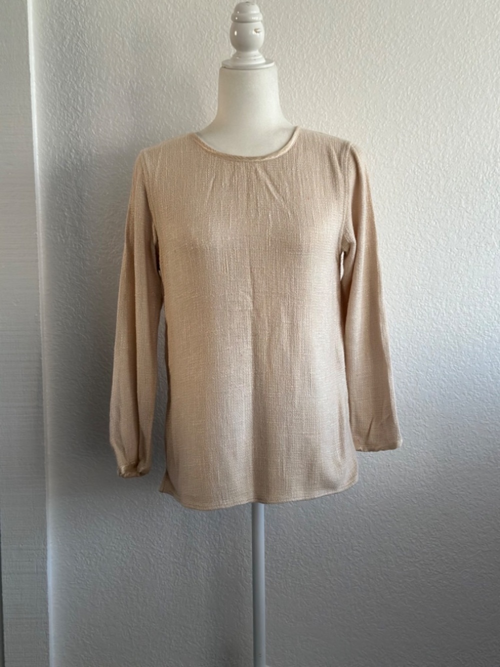 Softwear by Mark Singer Beige Textured Rayon Blouse Small Long Sleeve Minimalist - Picture 2 of 13